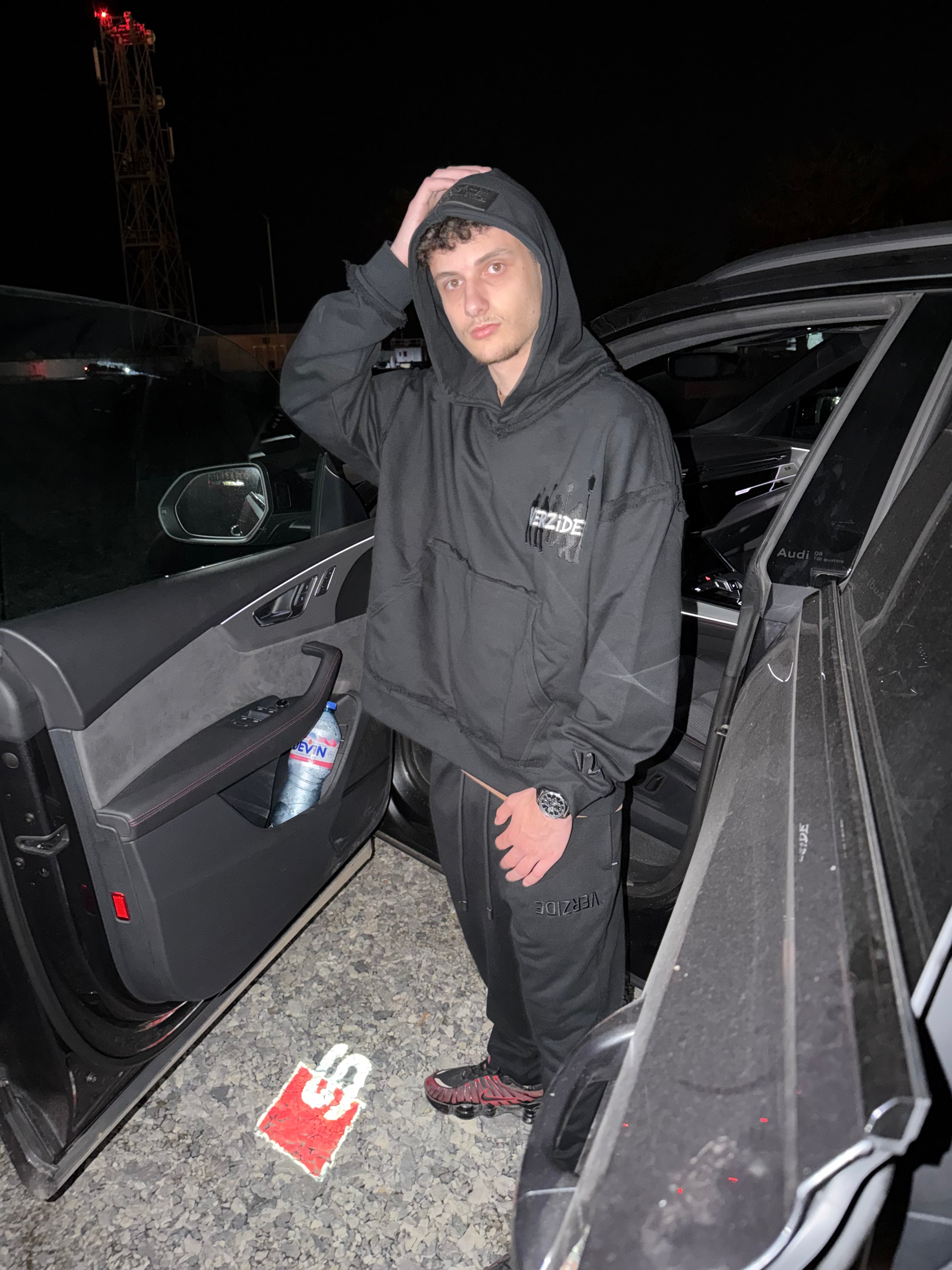 Verzide Essentials Черен Екип