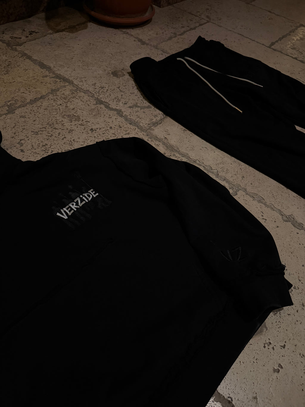 Verzide Essentials Черен Екип
