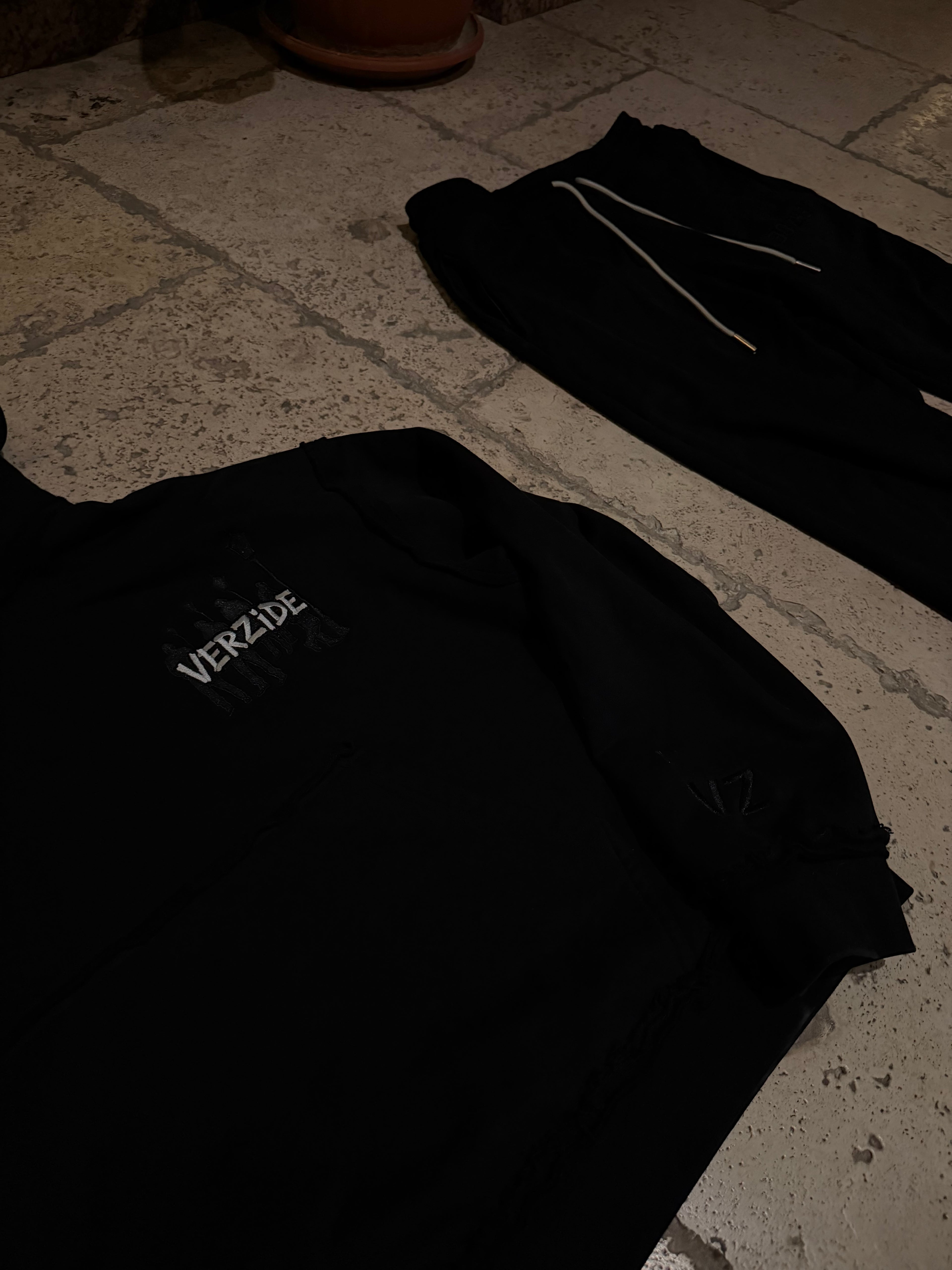 Verzide Essentials Черен Екип
